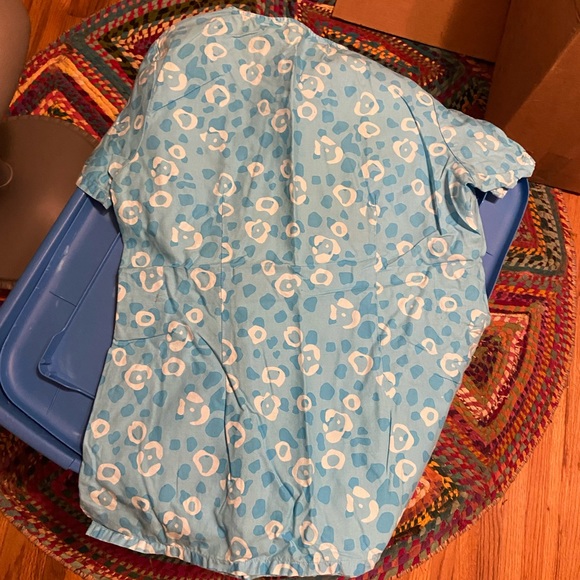 Lion king scrub top - Picture 3 of 4